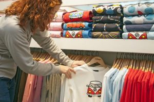 shopping t-shirts